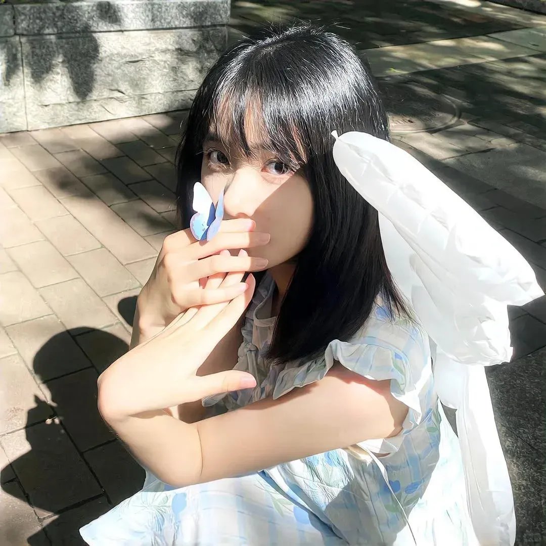 年轻女孩爱过来